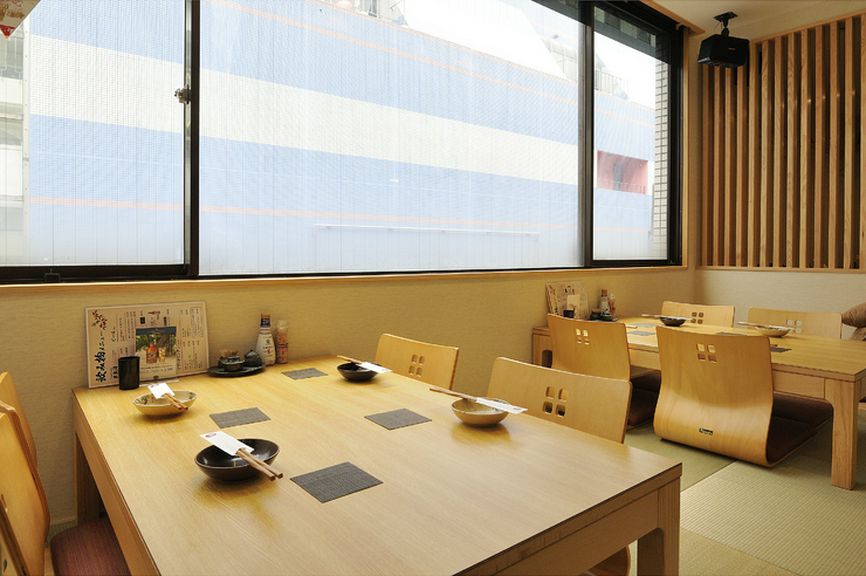 お子様連れでも利用しやすい、小上がりの座敷席