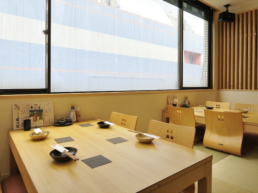 お子様連れでも利用しやすい、小上がりの座敷席