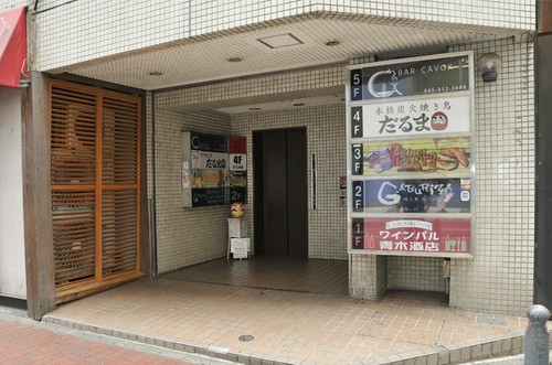 エレベーターにのって4Fへ。中に広がるのは、温かみのある店内