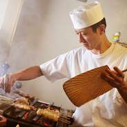 楽しくて明るいお店の雰囲気を目指しています。お1人様でも、ご友人とでも、ご家族とでも、カップルでも、気軽に入ってゆったりとお過ごしいただけると嬉しいです。