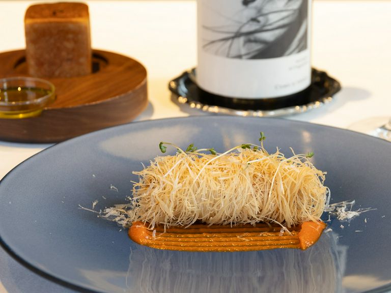 メカジキと水牛のモッツァレラチーズのカダイフ巻きフリット トマトソース