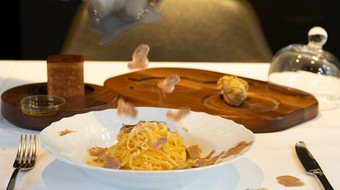 お誕生日や記念日のお祝いや接待など、大切な方をもてなす特別コースです。