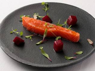 生産者の思いを乗せて仕入れる、四季折々の食材
