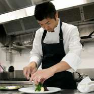 美食とじっくり向き合える、居心地のよい空間づくりを心がけて