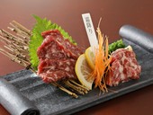 口中に広がる馬肉の旨み、とろける食感『特上!!　霜降り刺身』