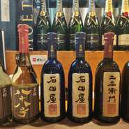 季節に応じて様々な日本酒を20種類以上ご用意しております。
超限定酒、熱燗専用酒なども取り揃えております！
石田屋、二左衛門はお一人様１合限定で￥4950！