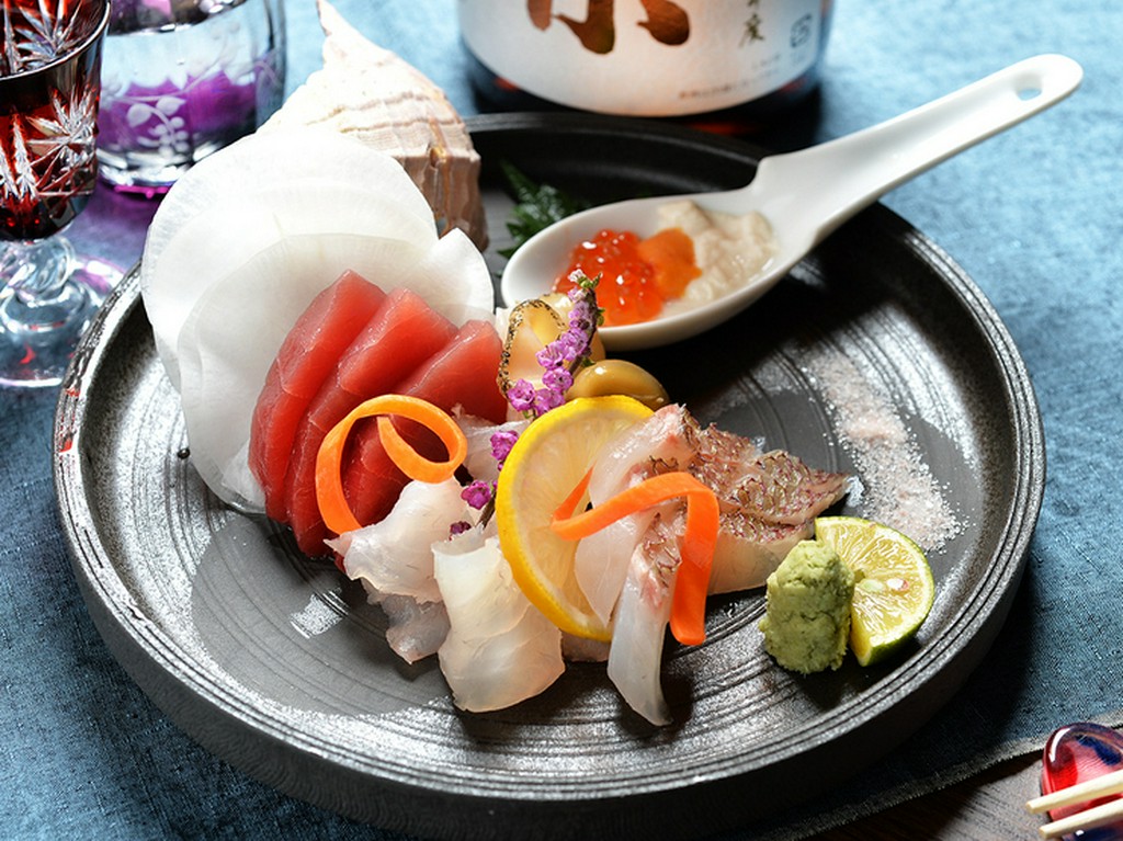 料理長厳選！　素材本来の旨みが堪能できる、彩り鮮やか『お造り盛り合わせ』