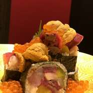 極上巻きはふんだんに肉や海鮮の入った太巻です。
完全裏メニューとなってるので、店員にお声がけください。
また時期によってトリュフやマツタケ、フォアグラなどの準備もございます。
電話にてご確認ください