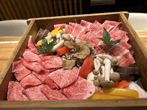 蒸籠蒸しでさっぱり柔らか。肉本来の旨みを堪能