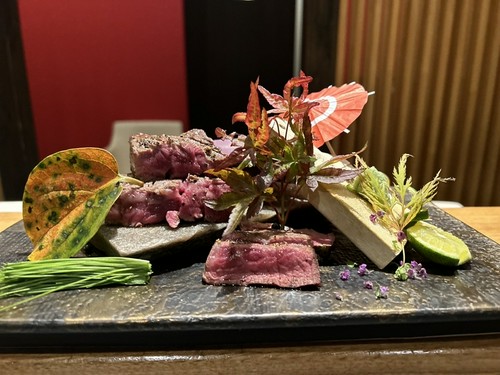 肉厚なのに柔らかい、自慢の牛たんをステーキでどうぞ