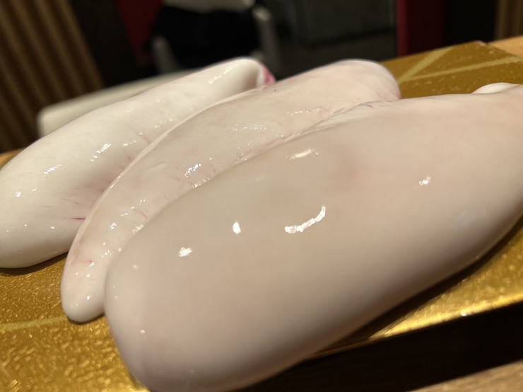 คอร์สเนื้อวัวโจชูและปลาปักเป้าลายเสือ