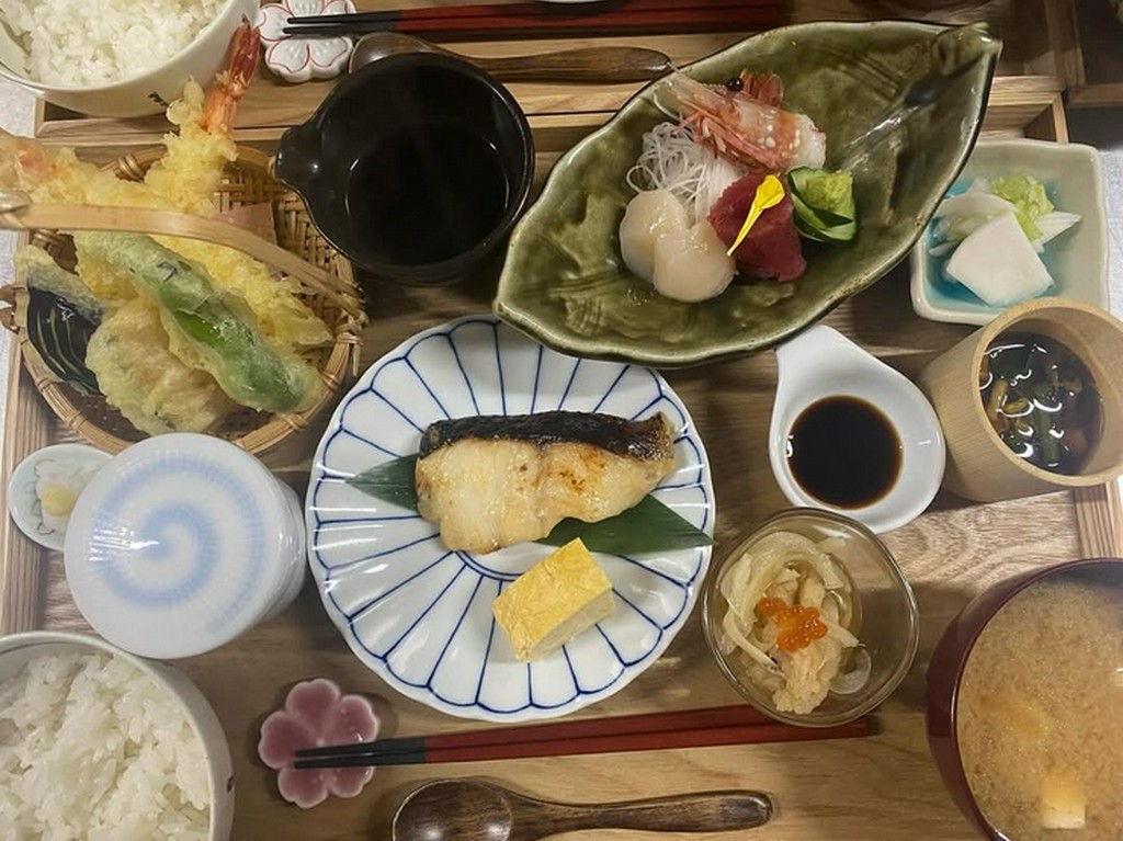 【只今休止中】　１日5食限定　和食の定番が揃った御膳※2人前から承ります