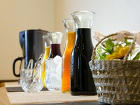 数種類の中から(肉or魚)メイン料理をお一つ選ぶ
小鉢やお蕎麦、ご飯(カレー有)、味噌汁、デザート、ドリンクはおかわり自由のランチビュッフェとなります
制限時間は90分内とさせて頂いております(片付け会計も含め)