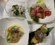 【只今お休み中】季節の食材を使った４皿プレートが楽しめちゃいます♪