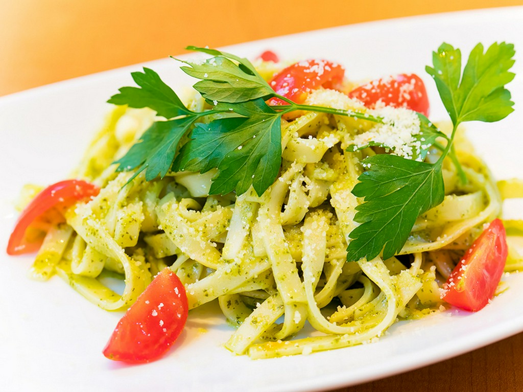 グルテンレスで、モチモチ食感の米粉パスタを使った『ジェノバソース』