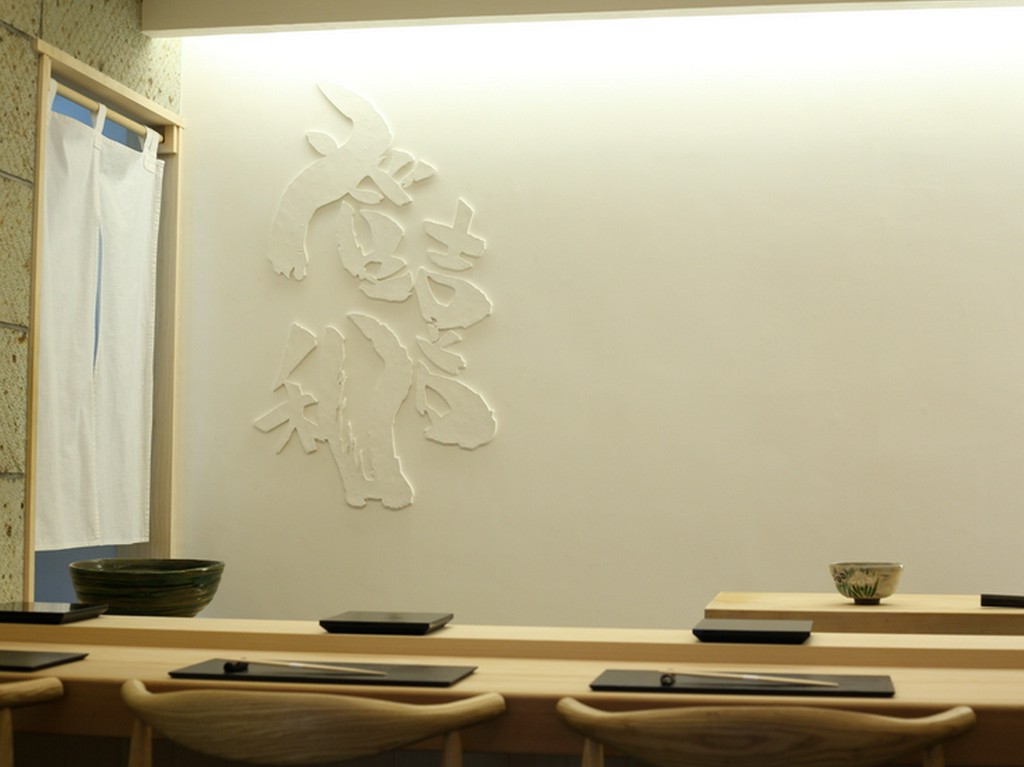 触り心地も木の温もりも、全てが別格な気品ある総檜のカウンター