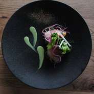 ・軽い一口料理
・野菜のパフェ
・前菜1
・前菜2
・メイン（魚）
・メイン（肉）
・小さなデザート
・季節の果物を使ったデザート（チーズ盛り合わせに変更可）
・小菓子