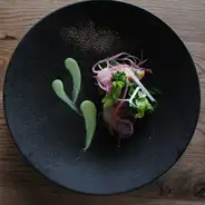 ・軽い一口料理
・野菜のパフェ
・前菜1
・前菜2
・メイン（魚）
・メイン（肉）
・小さなデザート
・季節の果物を使ったデザート（チーズ盛り合わせに変更可）
・小菓子