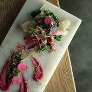 ＝2日前迄の要予約＝
・軽い一口料理
・野菜のパフェ
・前菜1
・前菜2
・メイン（魚）
・メイン（黒毛和牛トリュフ添え）
・小さなデザート
・季節の果物を使ったデザート（チーズ盛り合わせに変更可）
・小菓子