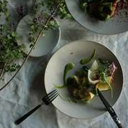 ・アミューズ
・野菜のパフェ
・季節の前菜（魚）
・メイン料理（肉）
・アヴァンデセール
・季節のデザート
・小菓子
・食後のお飲物  