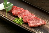 柔らかい赤身肉のおいしさと食感を堪能できる『上ロース』