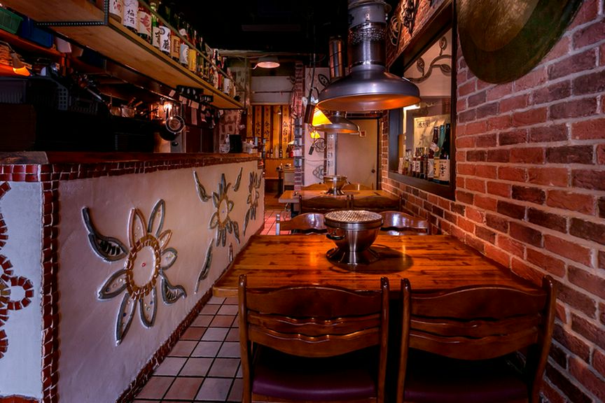 希少なワインなど焼肉に合うお酒が豊富。肉と銘酒で和める!