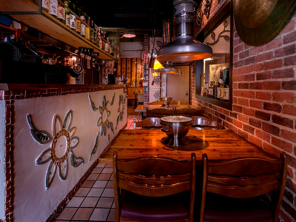 希少なワインなど焼肉に合うお酒が豊富。肉と銘酒で和める!