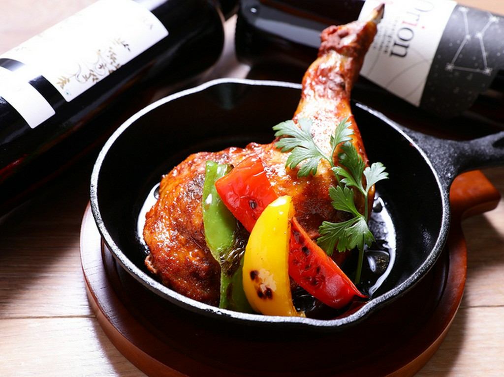 口中に肉汁溢れる『大山鶏のタンドリーチキン』