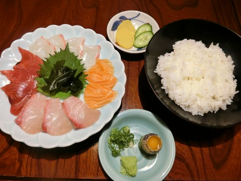 新鮮魚貝の　海鮮丼