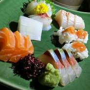 1人前(5種)1650円を基本に、1.5人前、2人前、3人前と、一盛りと注文出来ます。