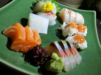 1人前(5種)1650円を基本に、1.5人前、2人前、3人前と、一盛りと注文出来ます。