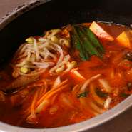 本場韓国料理もオススメの逸品です