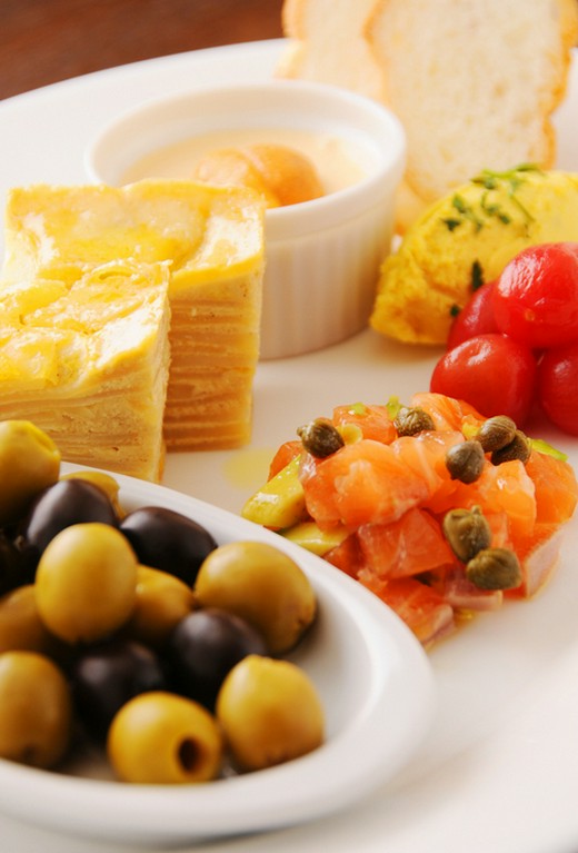 お酒に合う様々なお料理も取り揃えております。