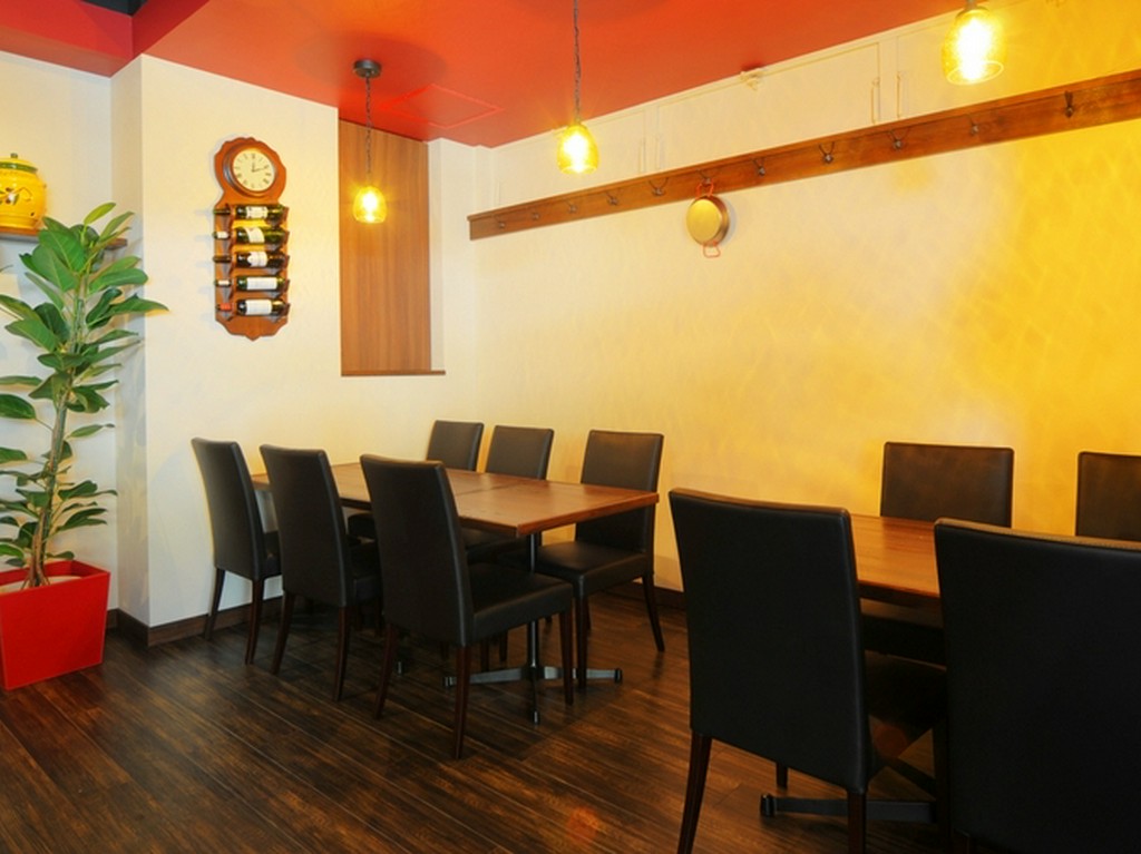 着席で4名様～35名様(立席で約50名様)まで