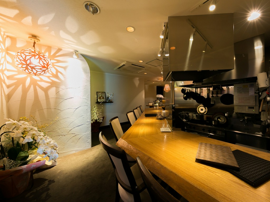 ライティングにこだわった、おしゃれな隠れ家空間