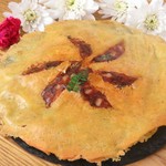 羽が濃厚チーズで出来てます。パリパリのチーズにワインがすすむ人気メニュー。