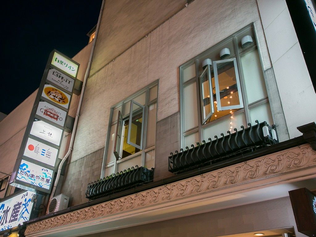 福山駅から徒歩3分。日常を忘れてくつろげる隠れ家