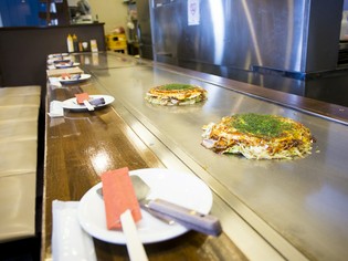 専用の焼きそば麺を毎日広島から直送				