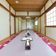 4人から22人まではいれます。人数により部屋の取り方がかわります