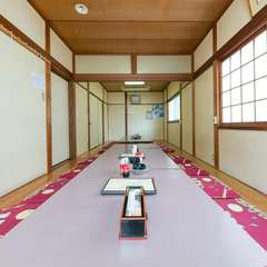 ゆったりとした店内で料理、お酒だけでなく会話も楽しむ