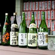 岡山県産の地酒をメインに。酒通も満足のラインナップが揃う