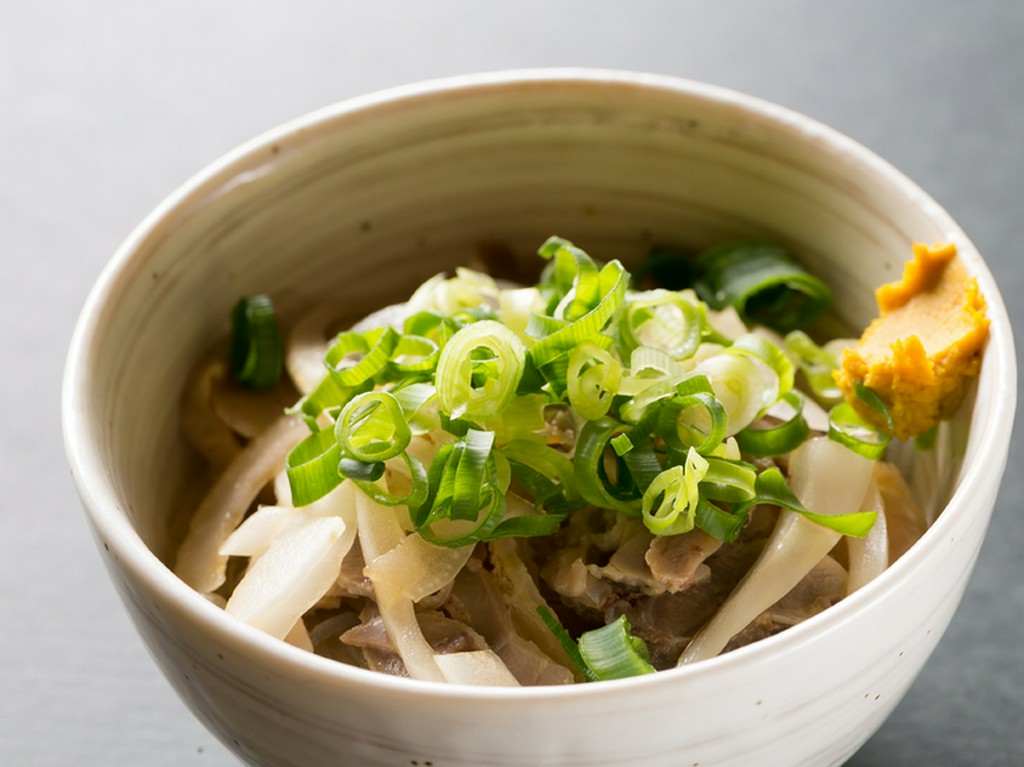 成田家のメニューは100種類以上。岡山県の家庭料理に出会える