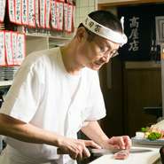 「美味く早く感じよくなおかつ安く」を家訓にしながら、ゲストが楽しく食事をしていただけるように気遣いをしています。笑顔になったゲストから「また、来るね」という一言をもらえるように日々努力を欠かしません。