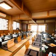 店内は2名様向けの個室から最大60名まで収容可能な大広間まで備え、30台まで停められる大型駐車場も完備。内容充実のコース料理は、日替わり鮮魚をお好きな調理法で提供してもらえるなど、選ぶ楽しみも満載です。