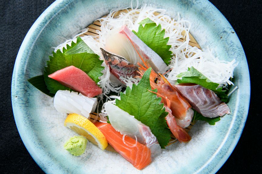 海の幸を満喫！　いつでも新鮮な旬の味覚が並ぶ一番人気、『刺身八点盛』