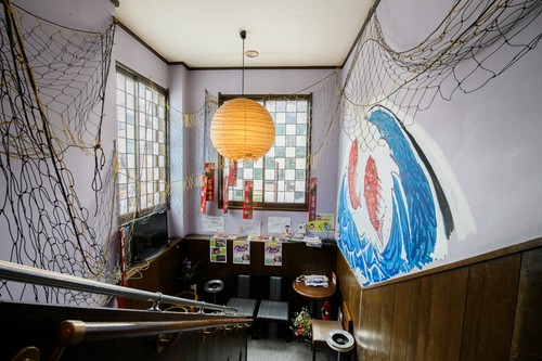 お子様連れやご宴会なら、階段を上って2階の個室へ