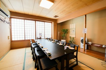 大人数のお集まりにも対応できる、使い勝手の良い一軒