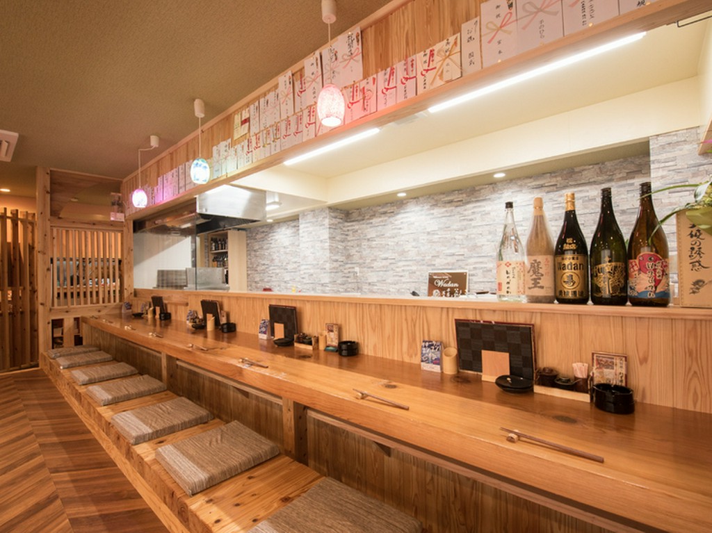 木の温もりが溢れた落ち着きのある空間で、二人だけの時間を堪能