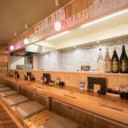 落ち着きのある広々とした店内には、Wadanサワーなど、オリジナルのお酒から厳選酒まで種類も豊富に揃っています。お酒と合う料理を楽しみながら、お酒と会話をゆったりと楽しむことで、二人の距離も近づくかも。