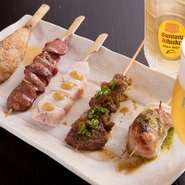 スタンダードな宴会コース、Wadanを堪能できる【極】コースの2種類があります。予算に応じて使い分けられ、飲み放題を付けることも可能。飲み放題も予算に応じた2種類があり、宴会などの際は気軽に利用できます。